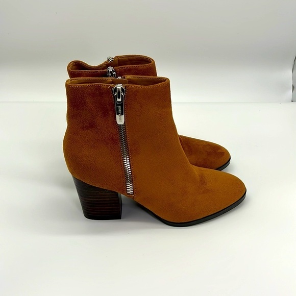 Nine West - Neva Brown Faux Suede Zip Up Ankle Boots Block Heel Size 6.5 - Picture 1 of 13